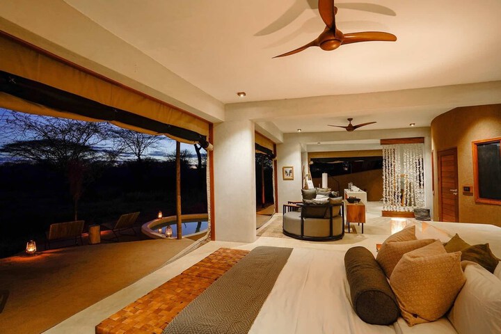 Room 2 of 9