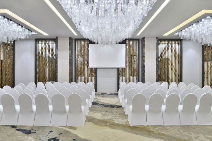 Ballroom/Hall 78 of 89