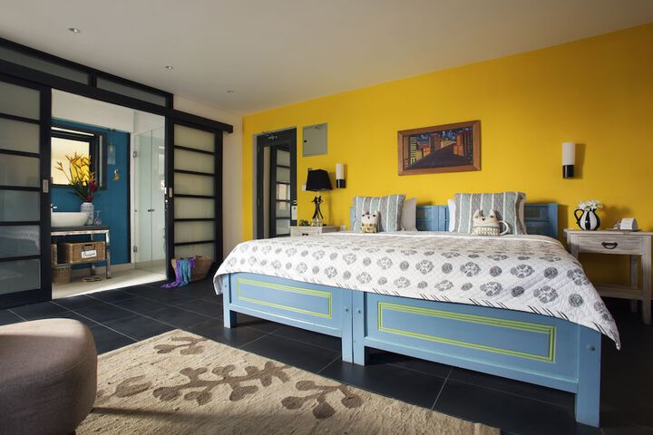 Room 4 of 66