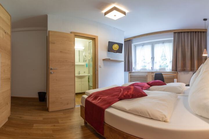 Room 32 of 44