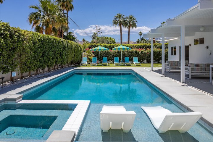 Pool 32 of 64