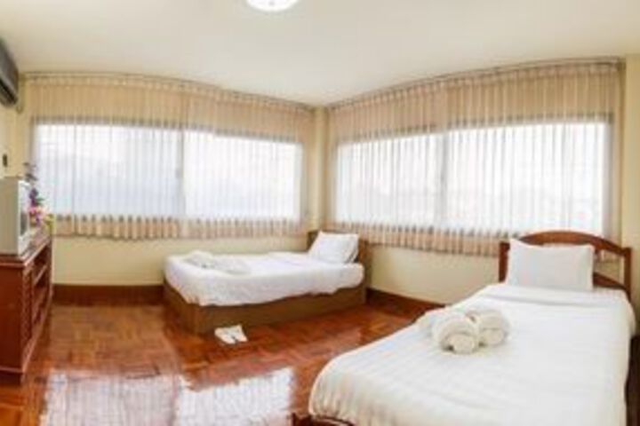 Room 11 of 33