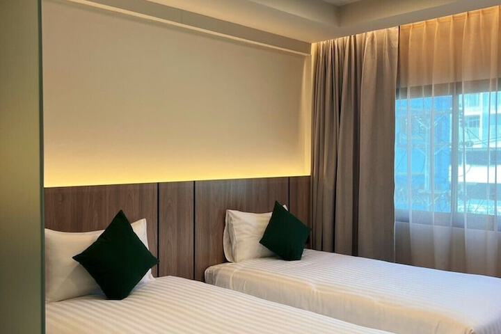 Room 3 of 49