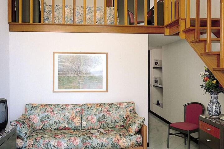 Room 6 of 30