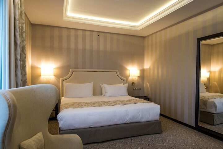 Room 10 of 34