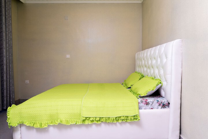 Room 3 of 44