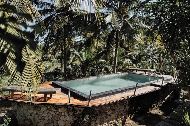 Pool 22 of 28