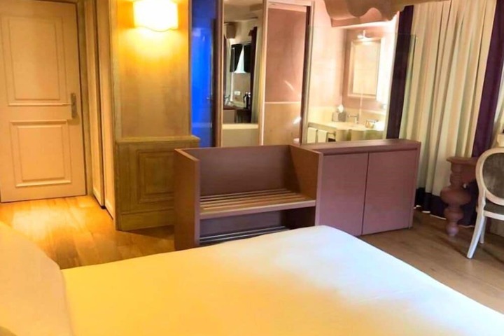 Room 17 of 71