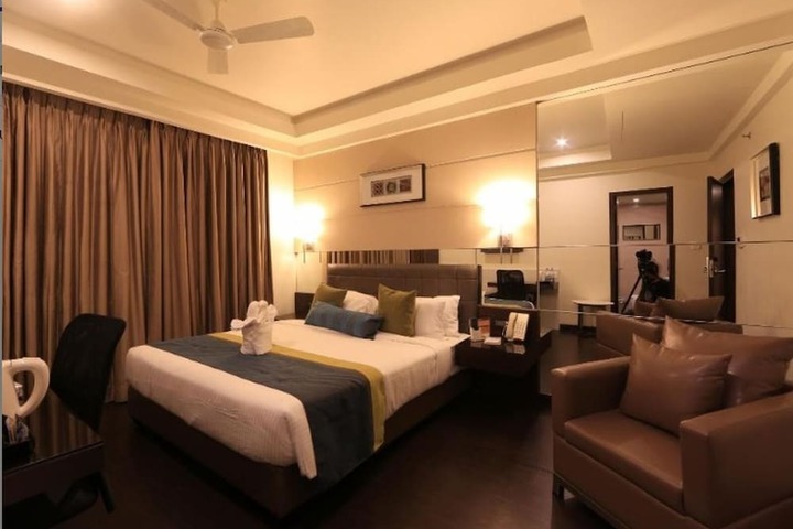 Room 9 of 12
