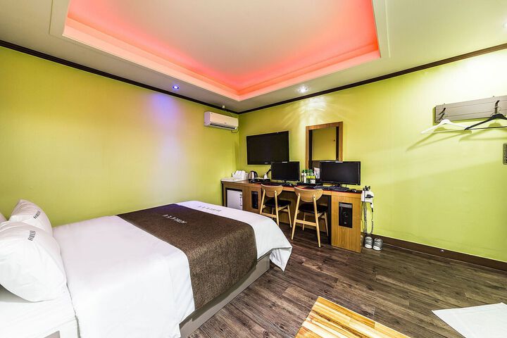 Room 54 of 75