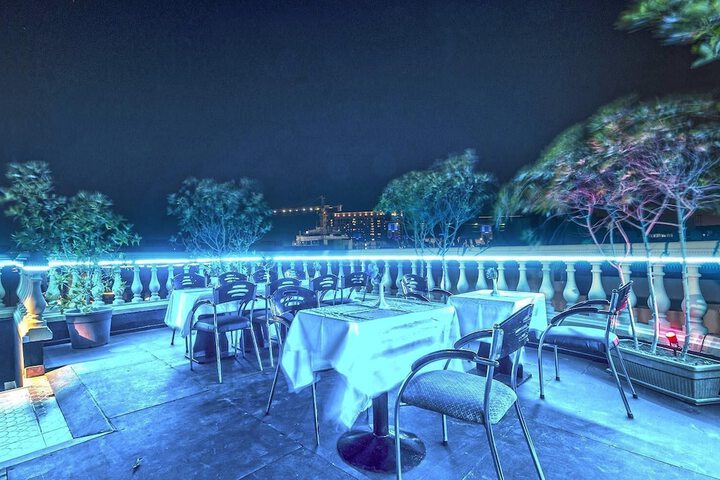 Dining 40 of 49