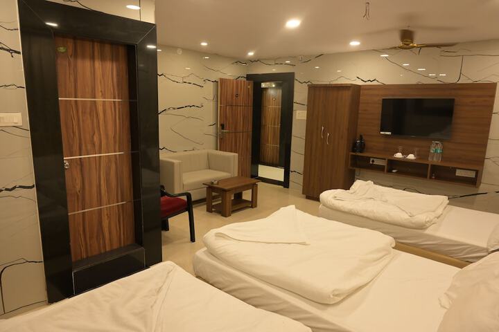 Room 13 of 21