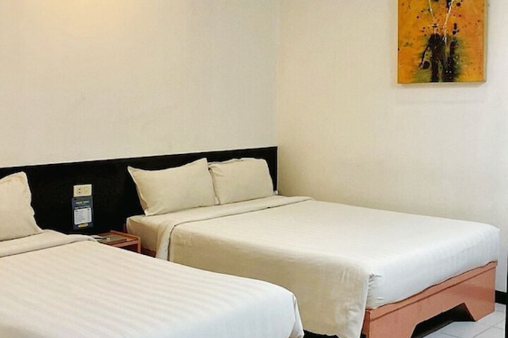 Room 9 of 33