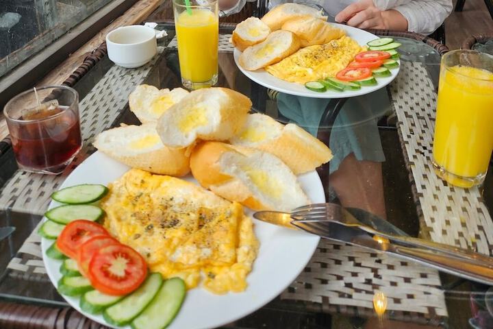 Breakfast/Coffee Service 32 of 42