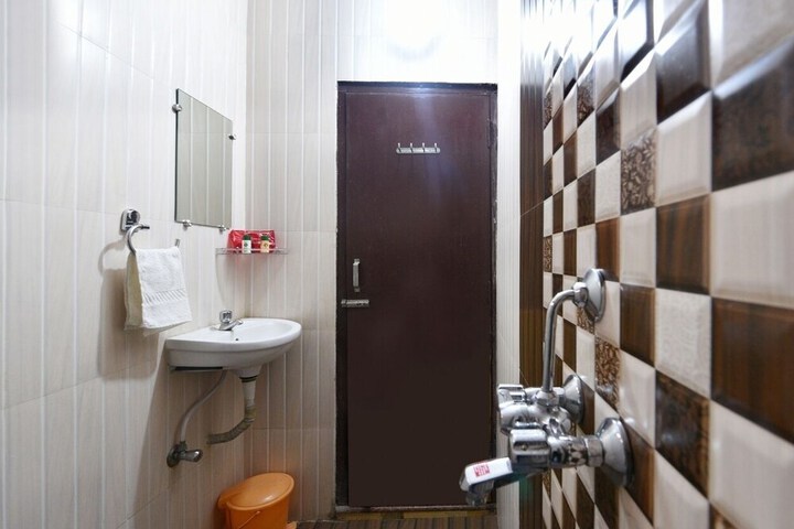 Room 15 of 34