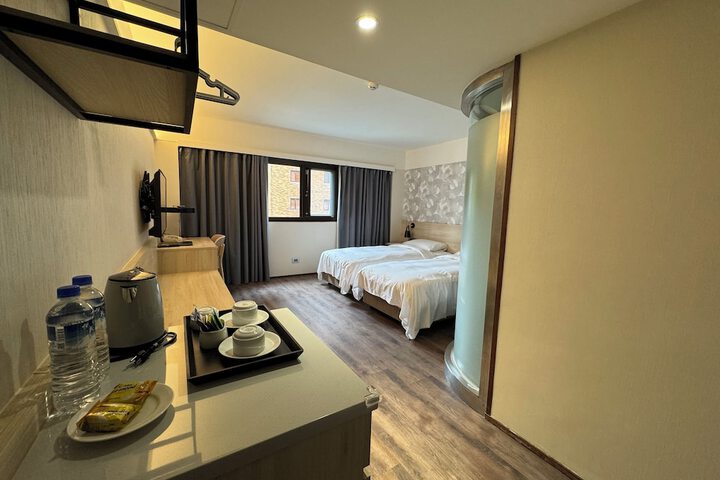 Room 25 of 53