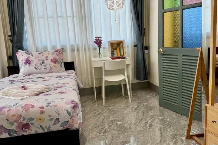 Room 46 of 272