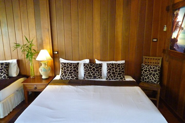 Room 4 of 28