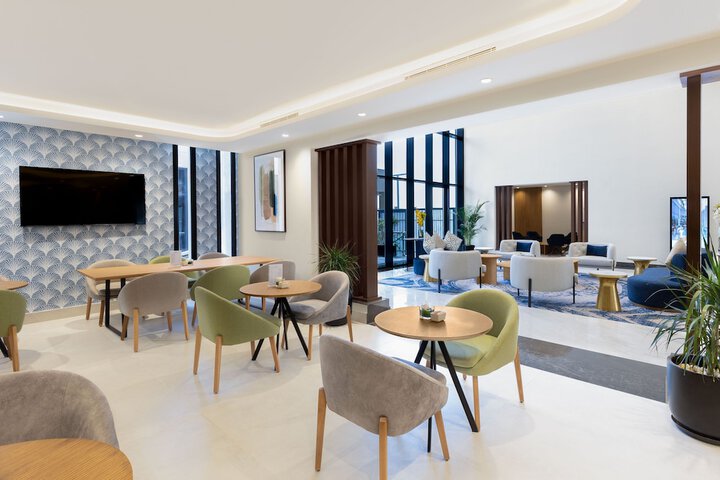 Lounge 50 of 80