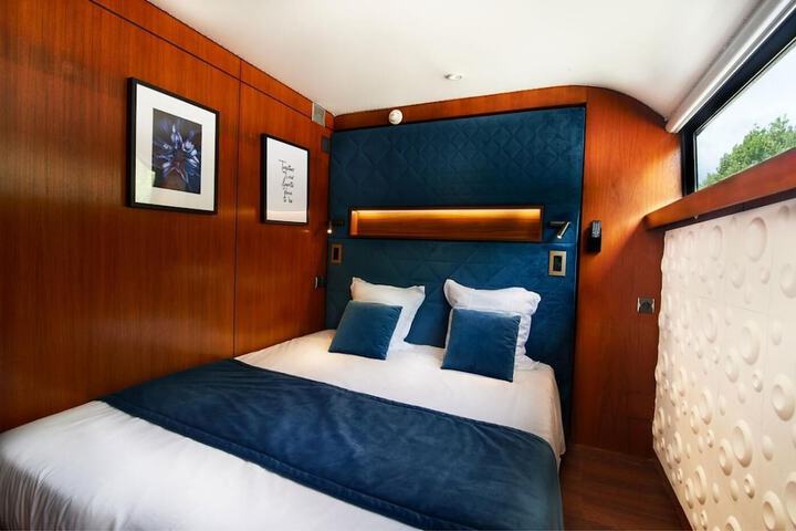 Room 5 of 62