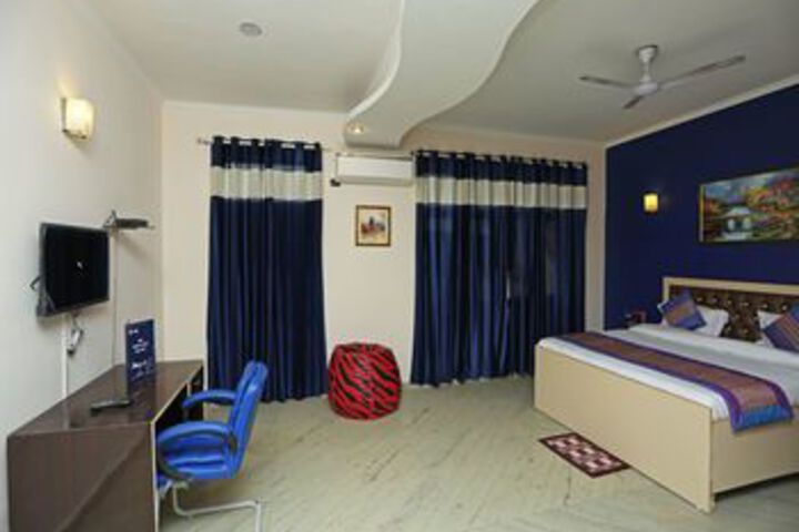 Room 18 of 25