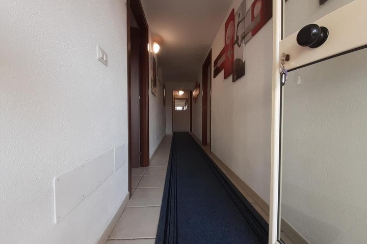 Room 10 of 20