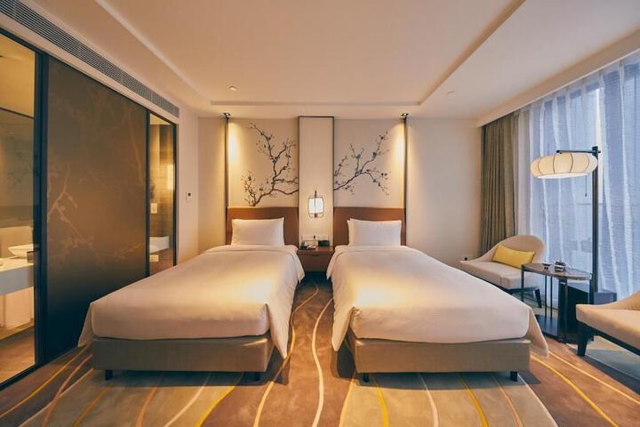 Room 7 of 19