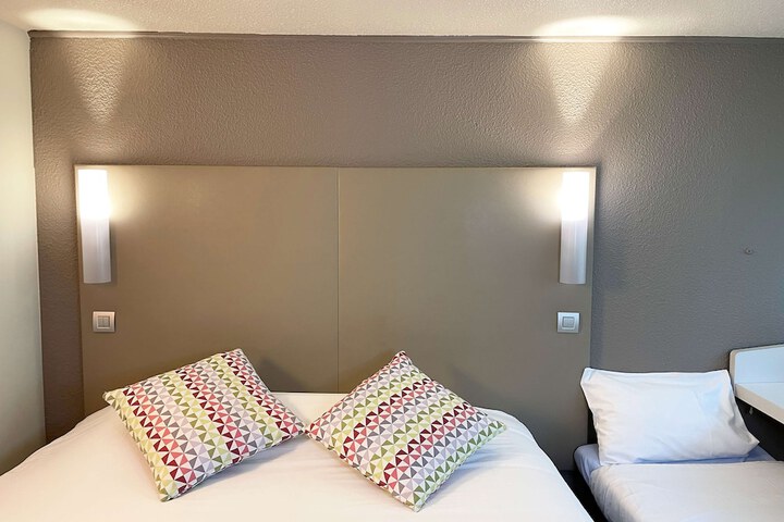 Room 10 of 46