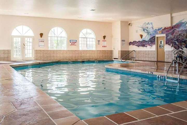 Pool Hotel