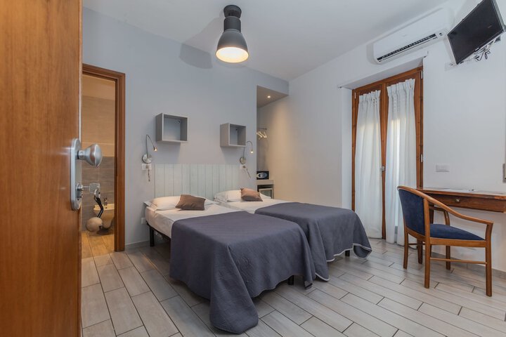 Room 49 of 90