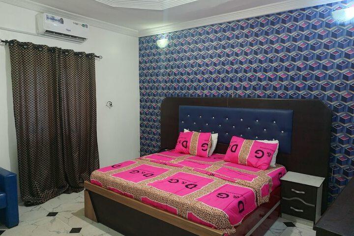 Room 3 of 20