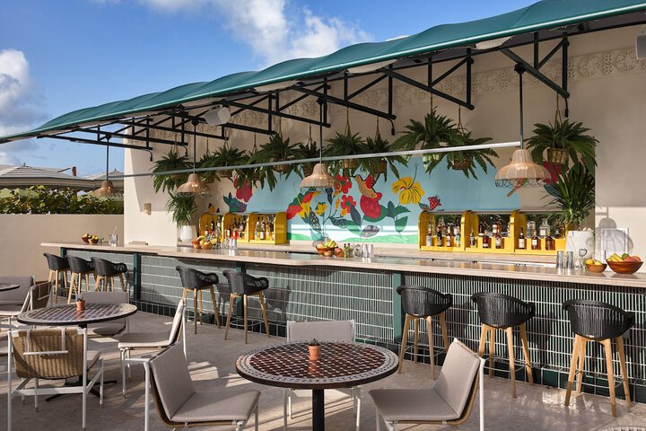 Poolside bar