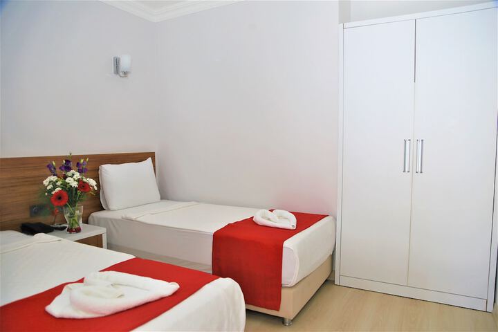 Room 11 of 76