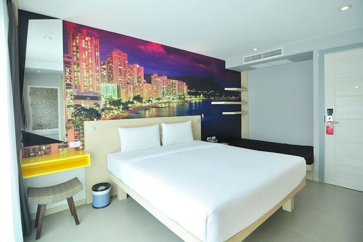 Room 18 of 77