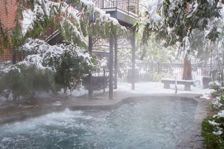 Outdoor spa tub