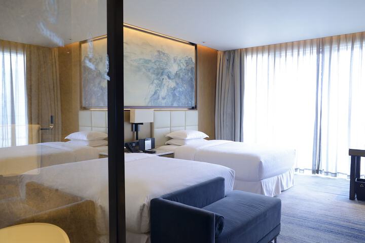 Room 30 of 107
