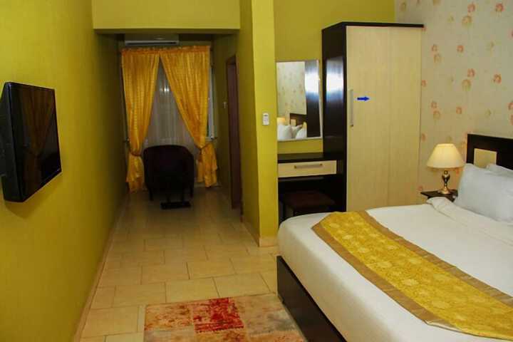 Room 13 of 29
