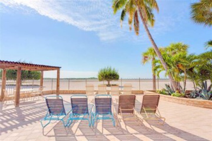 Sundeck 28 of 29