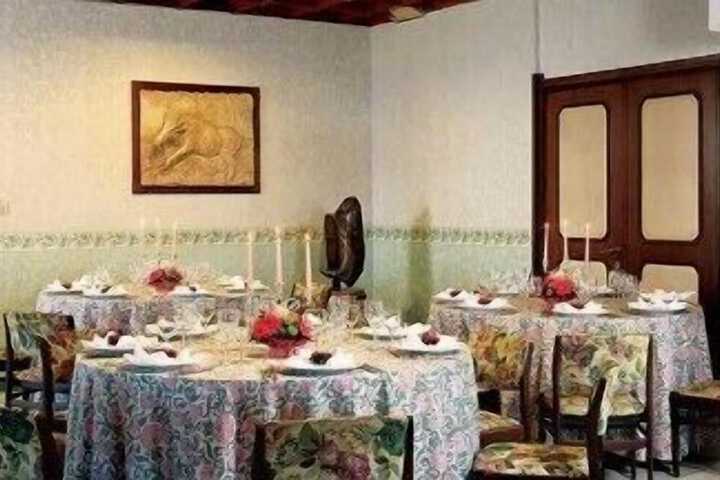 Dining 38 of 61
