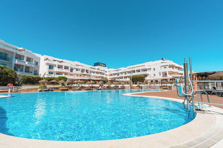 Hotel with Pool