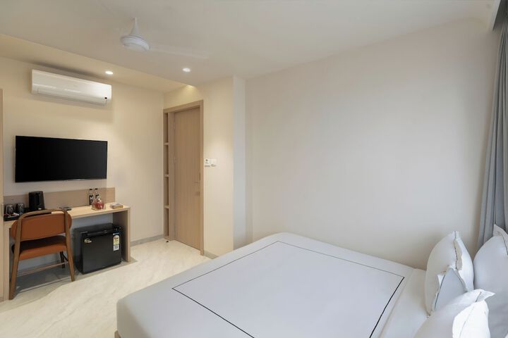 Room 12 of 19