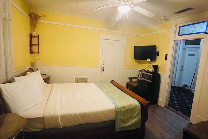 Room 20 of 68