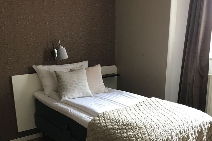 Room 13 of 53
