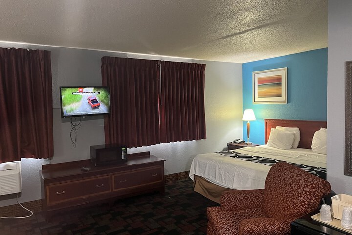 1 King Bed (15 of 21)