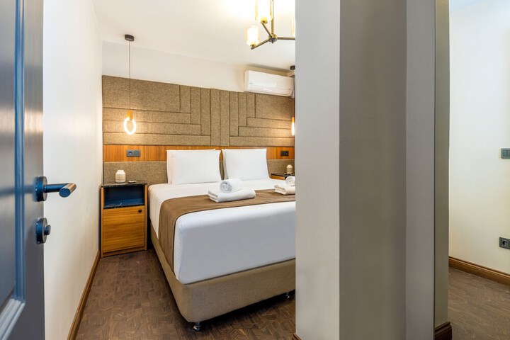 Room 10 of 87