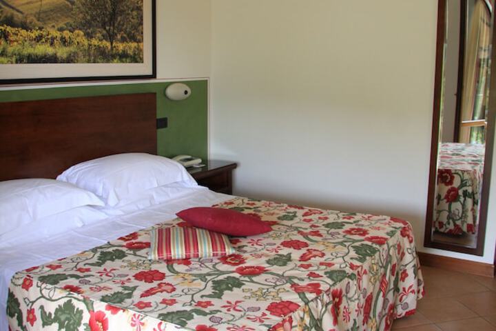 Room 5 of 75