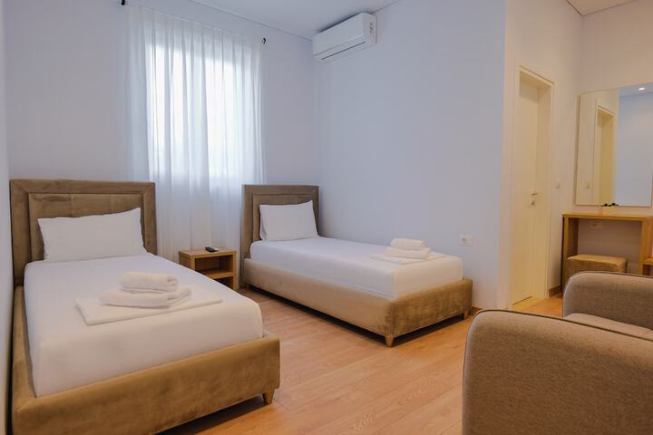 Room 14 of 30