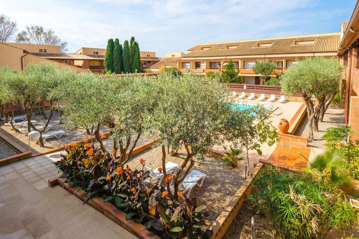 Hotel with Pool
