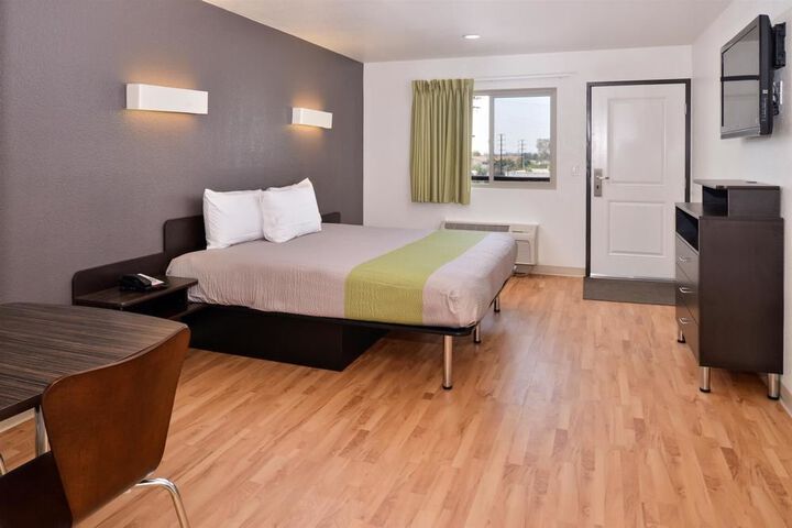 Room 9 of 23