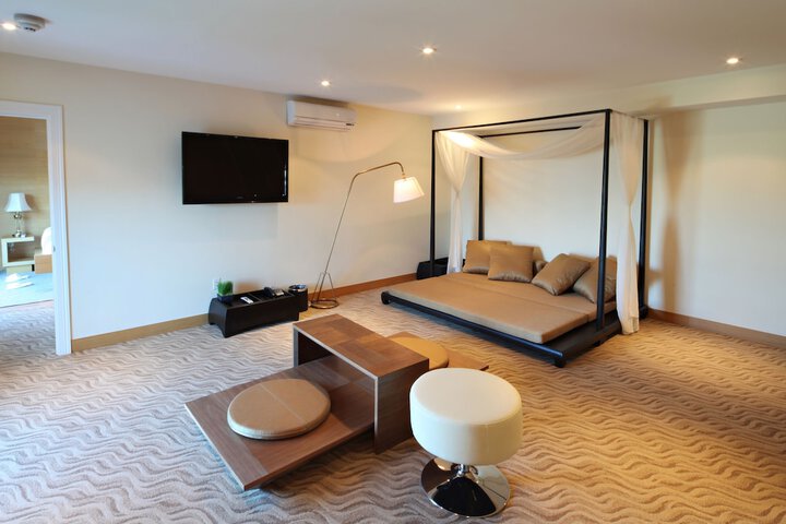 Room 18 of 60